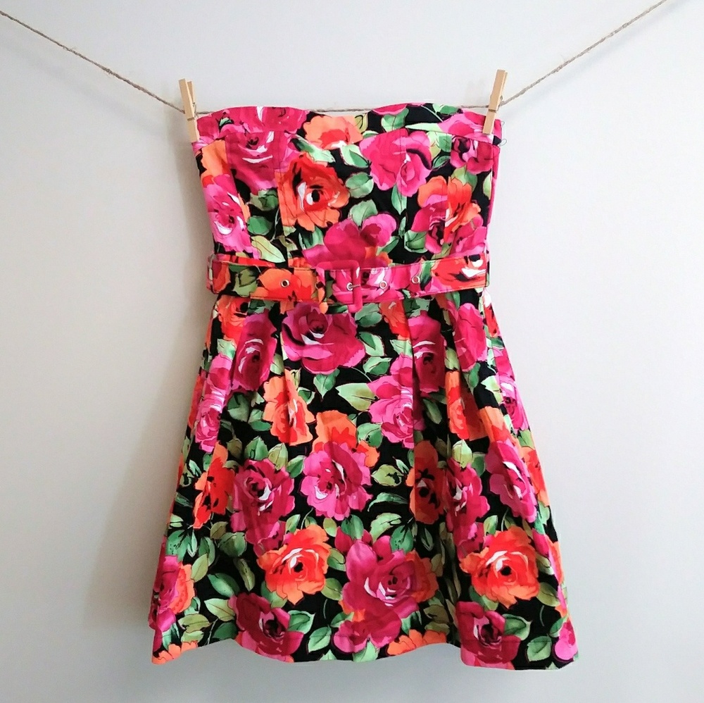 🌹NWT Strapless Floral Mini Dress